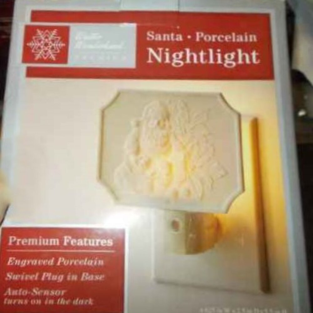 NWT Winter Wonderland Santa Porcelain Plug In Nightlight